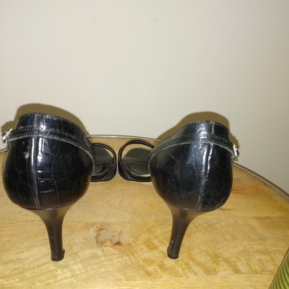 Sandals - Picture 2 of 5